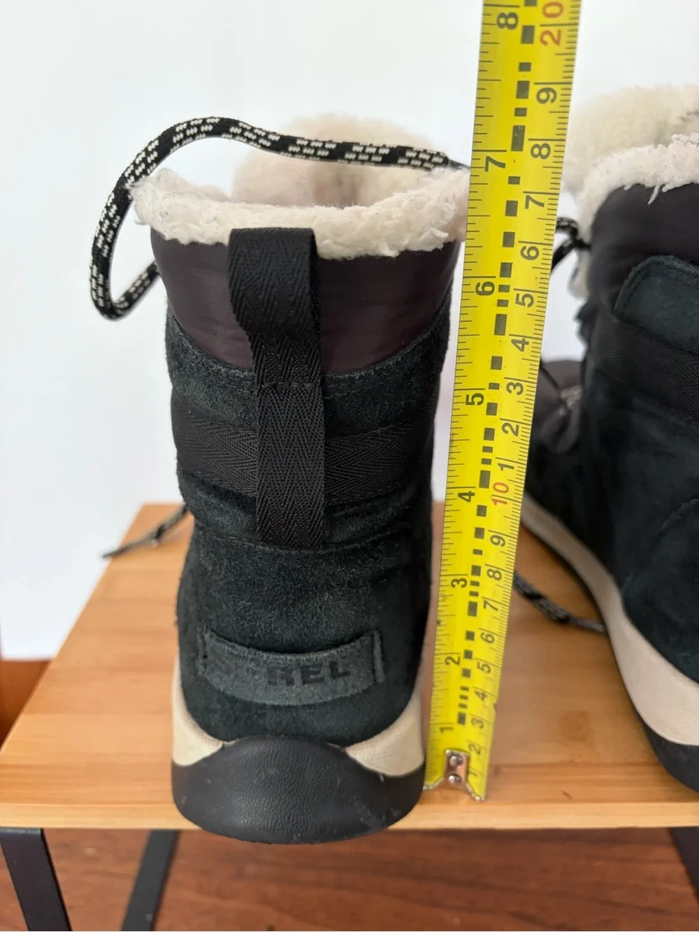 Sorel Whitney Waterproof Suede Lace-Up Winter Boots w. Fur Collar. Women’s 10.